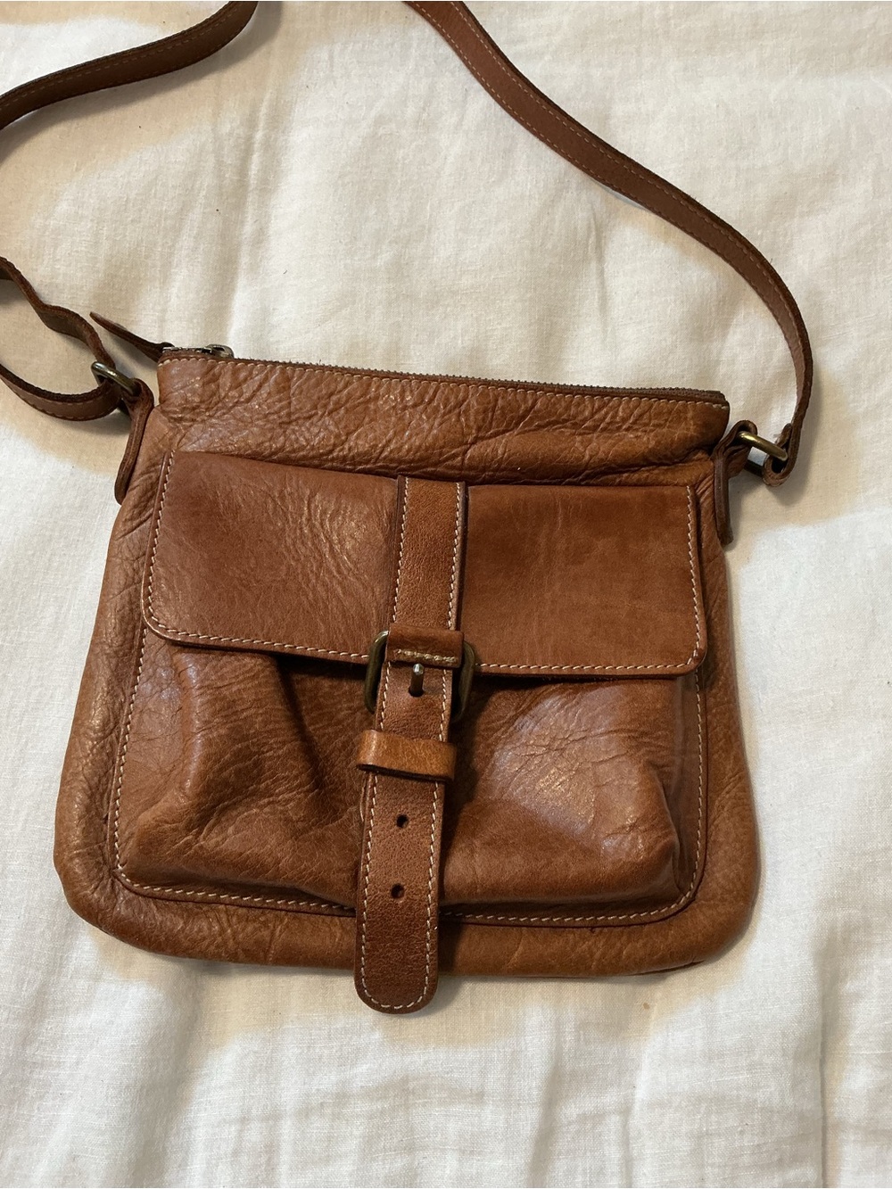 Rare vintage Roots Classic  Leather Crossbody Bag